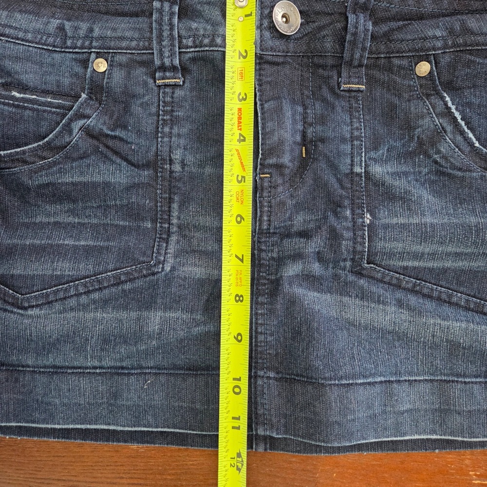 LEI Y2K Low Rise Mini Skirt button pocket Dark Wash Denim Size 7 - Picture 10 of 10